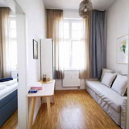 Apartment Sc 07 By Rockchair L Superhost Status L 2,5 Bedrooms Boxspringbeds Balcony Elevator Welcomes You! Berlin